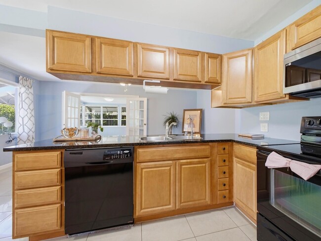 Photo - 370 Orange Way