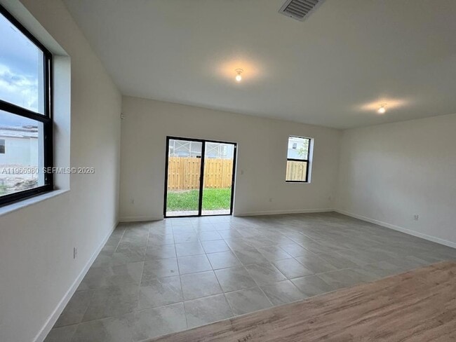 Photo - 11933 SW 244 Ln