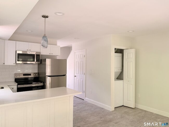 Photo - 1083 Whalley Ave
