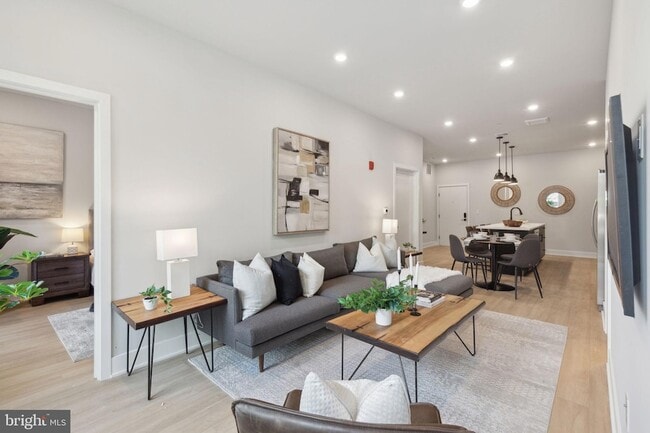 Building Photo - 6910 Ridge Ave Unit 418