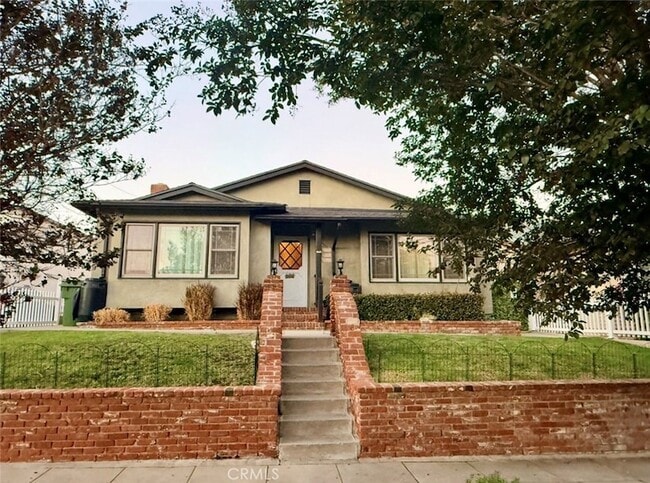 Building Photo - 970 W 8th St