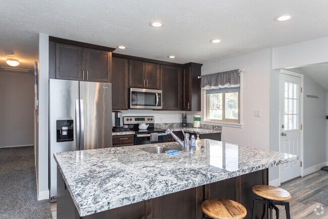 Interior Photo - 1252 N Victoria Way