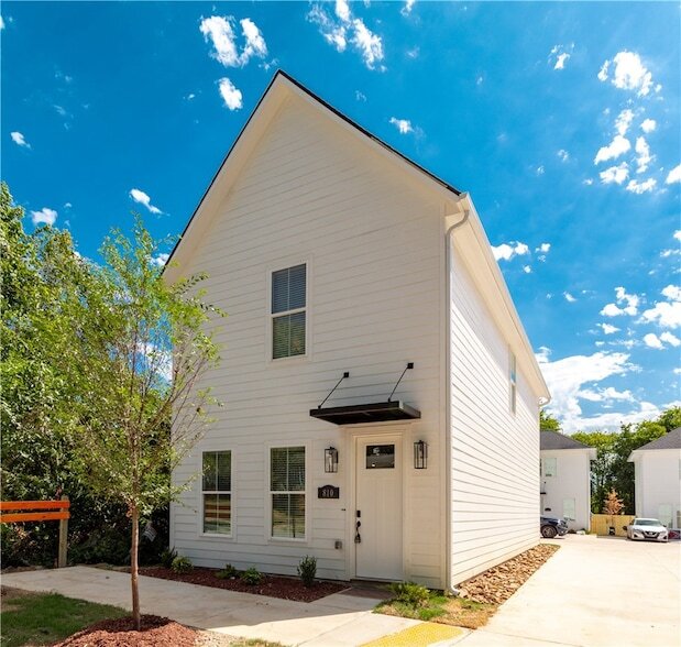 Photo - 810 S Wood Ave