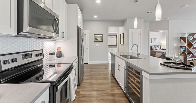 Building Photo - Ascent Cresta Bella