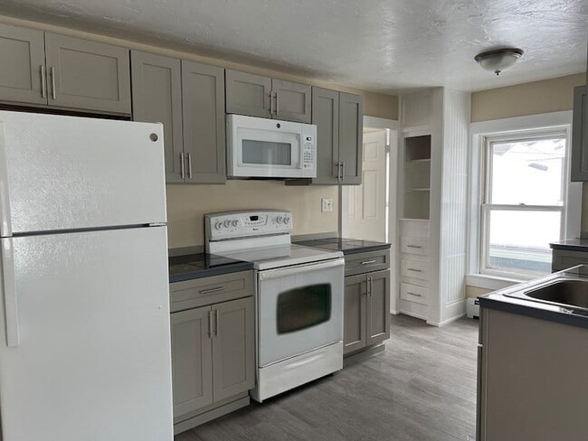 Photo - 221 E Main St Unit 2nd Floor