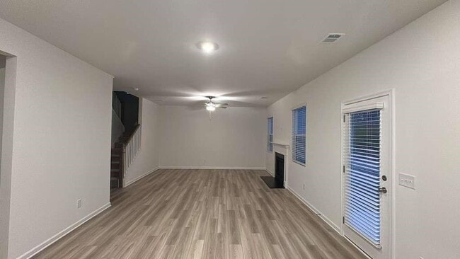 Photo - 576 River Run Dr