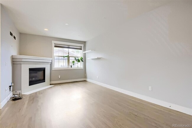 Photo - 1149 S Logan St