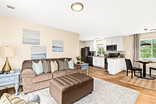 Building Photo - 18365 Sharon Ln Unit ID1032339P