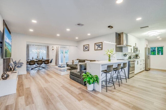 Photo - 830 SW 14th Ct Unit SI FL1-ID1475649P