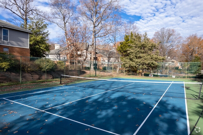 Building Photo - Hunters Chase