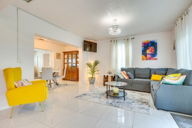 Photo - 19630 NW 5th Ave Unit ID1306987P