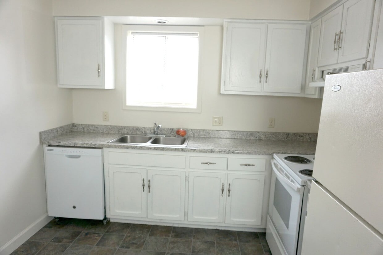 Floor Plan - 2 bedroom / 1 bath - REFRESHED - TT Pays Util.