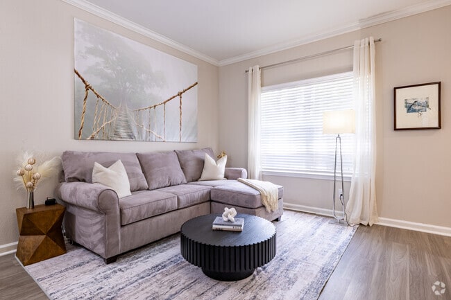 2BR, 2BA - 1,025SF - Living Room - White Oak Apartments