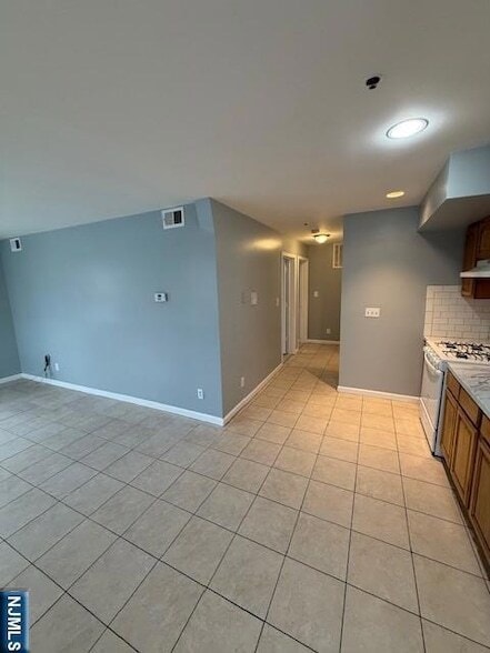 Photo - 358 Hawthorne Ave Unit 356