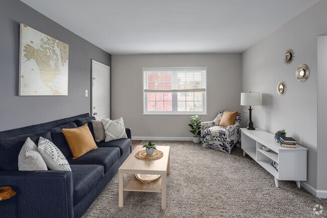 1BR, 1BA - 595 SF - Eaton Square