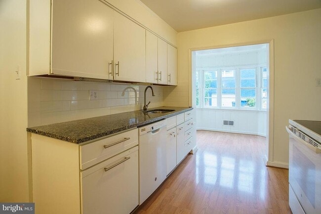 Photo - 5205 Saratoga Ave