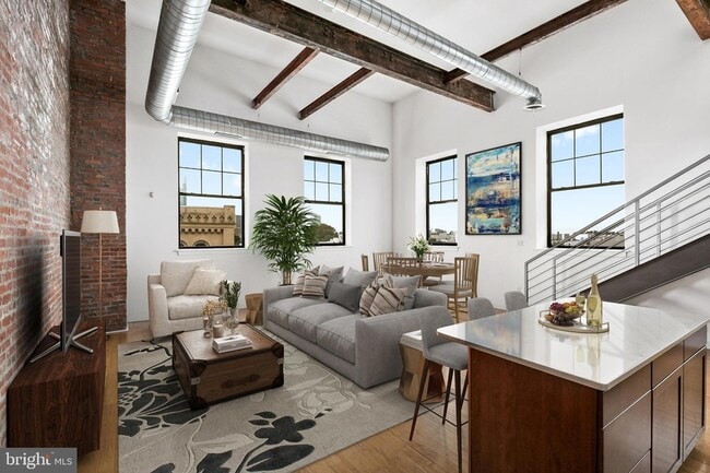 Building Photo - 1637-39-1639 Poplar St Unit S4