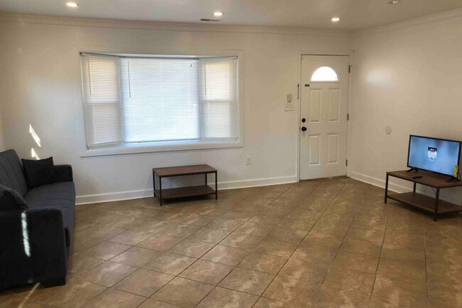 Building Photo - 412 Roanoke St Unit SI ID1076586P