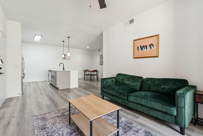 Building Photo - 6610 N 93rd Ave Unit ID1055237P