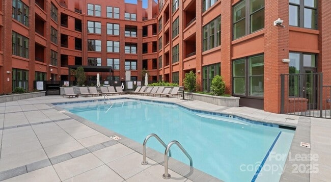 Building Photo - 300 E 36th St Unit C1