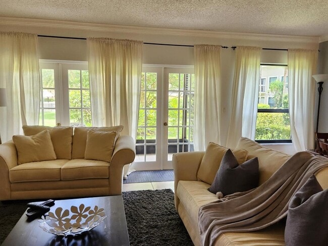 Photo - 11863 Wimbledon Cir Unit 402