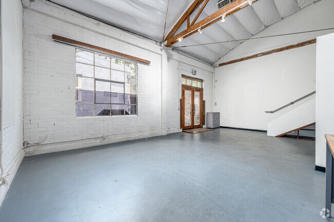 2BR, 2BA - 1348SF - Dining Room - Studios at Walnut
