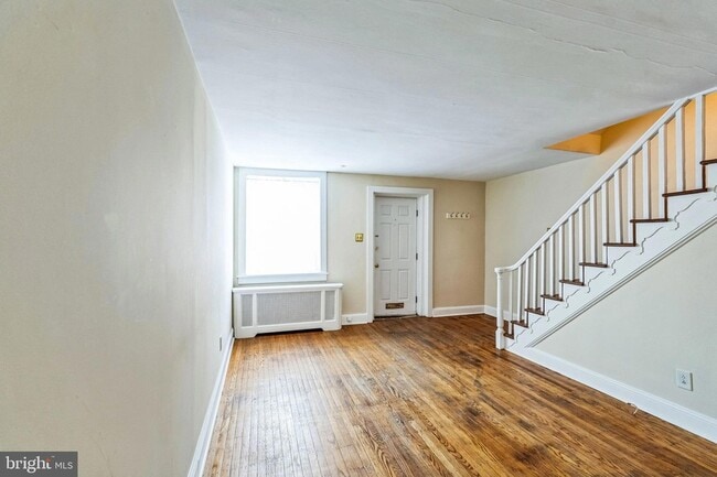 Photo - 4543 Baker St