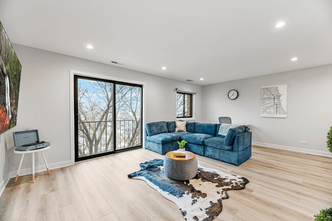 Building Photo - 2335 W Touhy Ave Unit SI ID1062699P