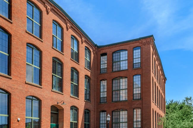 Building Photo - Lofts at the Mills