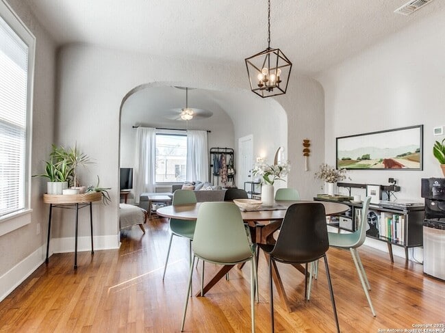 Photo - 814 W Gramercy Pl