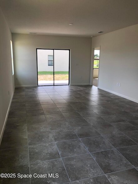 Photo - 857 Old Country Rd S E