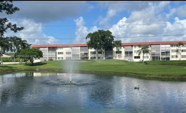 Building Photo - 8901 S Hollybrook Blvd Unit 206