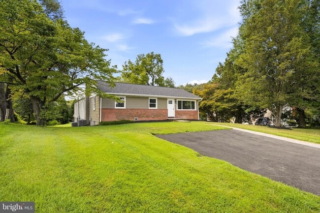 Photo - 8643 Ridge Rd