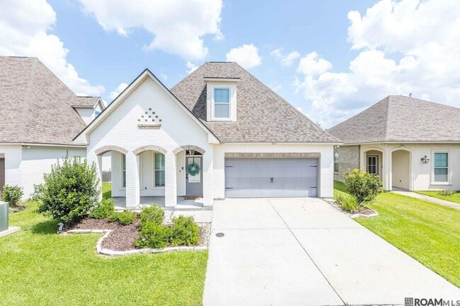 Building Photo - 6211 Lake Edge Dr