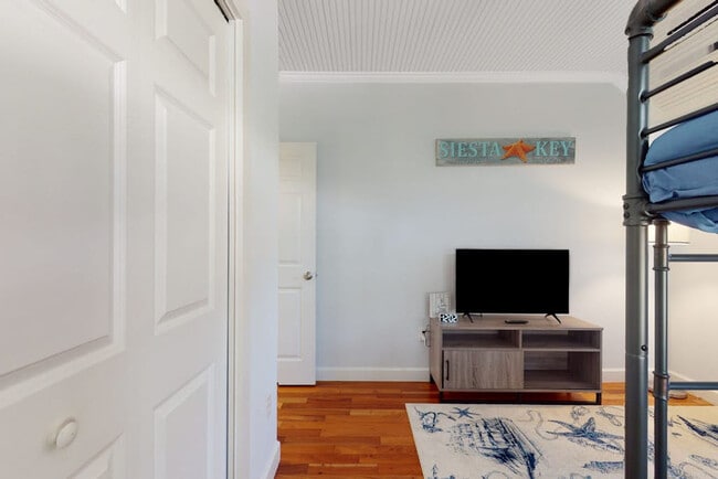 Photo - 628 42nd St Unit SI ID1591470P