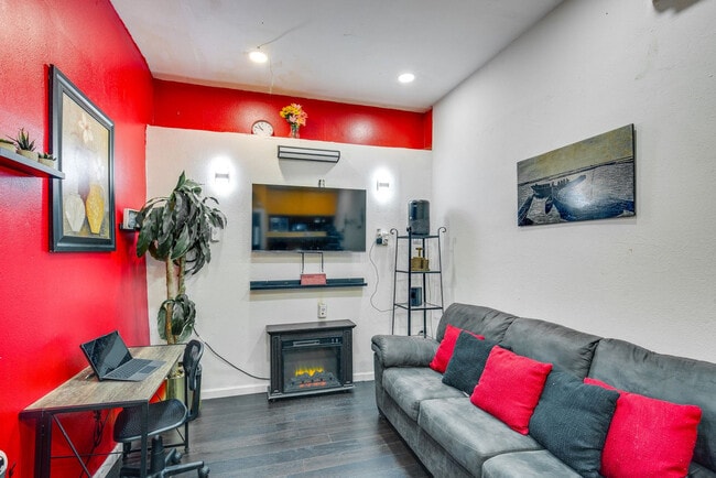 Building Photo - 7244 Piedmont Dr Unit SI ID1546168P