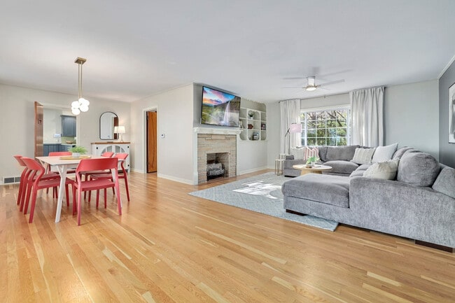 Building Photo - 578 N Sequoyah Dr Unit ID1221870P