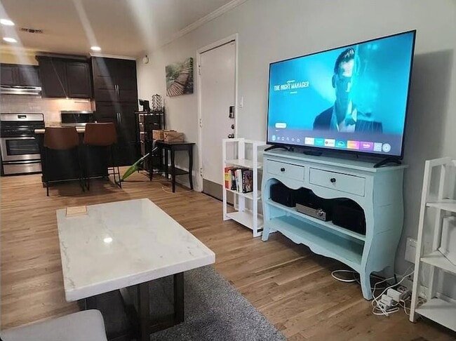 Photo - 1304 Summit St Unit 208
