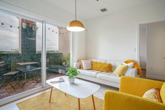 Building Photo - 3221 SW 23rd St Unit ID1056251P