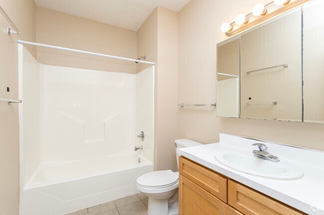 2BR, 2BA - 1,247SF - Primary Bathroom - Briar Hills
