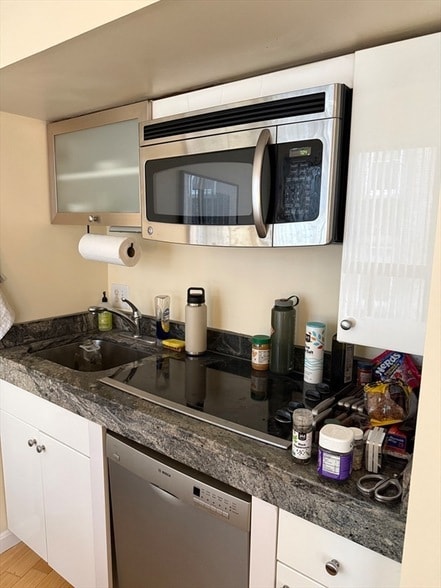 Photo - 12 Stoneholm St Unit 422