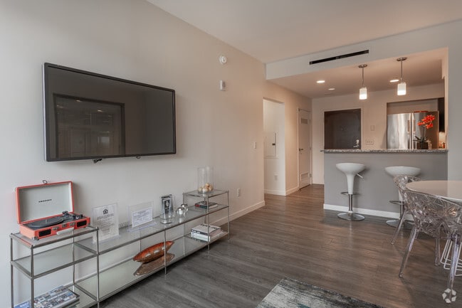 The Bowie: 1BD 1 BA 802 sq ft - Innova