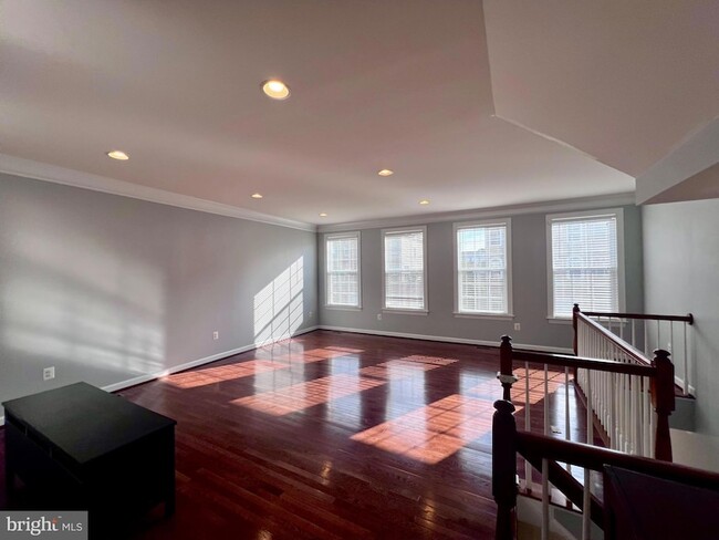 Photo - 1542 Kinnaird Terrace NE