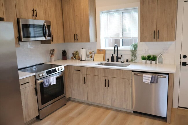 Photo - 204 E 35th St Unit ID1334340P