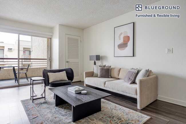 Building Photo - 7230 Franklin Ave Unit FL2-ID1355