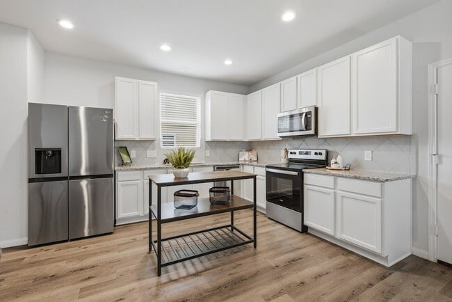 Photo - 961 Harper Ln
