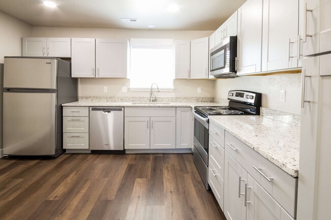 Photo - Twin Cedar Apartments -Furnished / Short Term