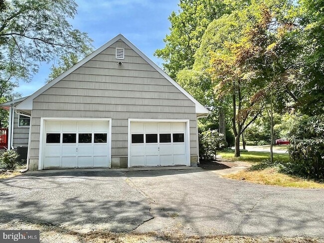 Photo - 33 Monroe Ln