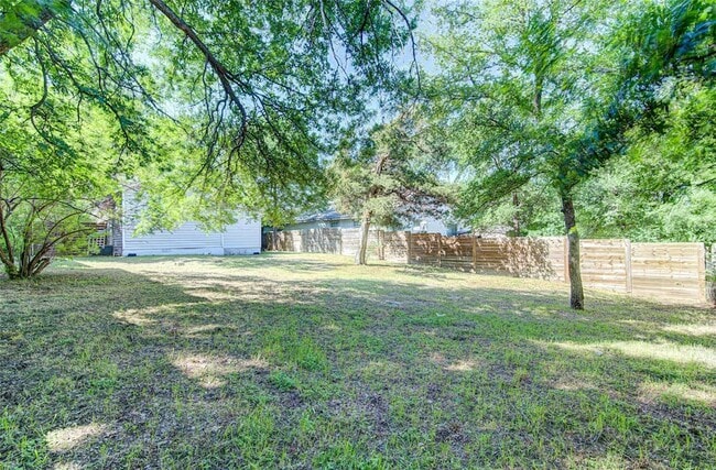 Building Photo - 2910 E 12th St