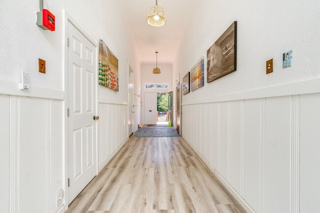 Photo - 494 6th St Unit ID1307627P